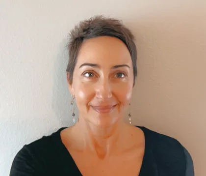 Dr Lisa