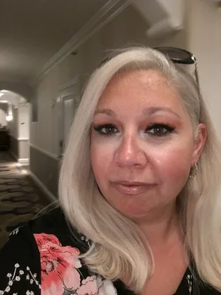 Advisor Debra